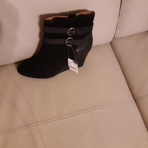 Brand New Wedge boot never worn - Picture 1 of 3